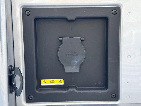 Used 2024 Ford F150 XLT w/ Mobile Office Package image 31