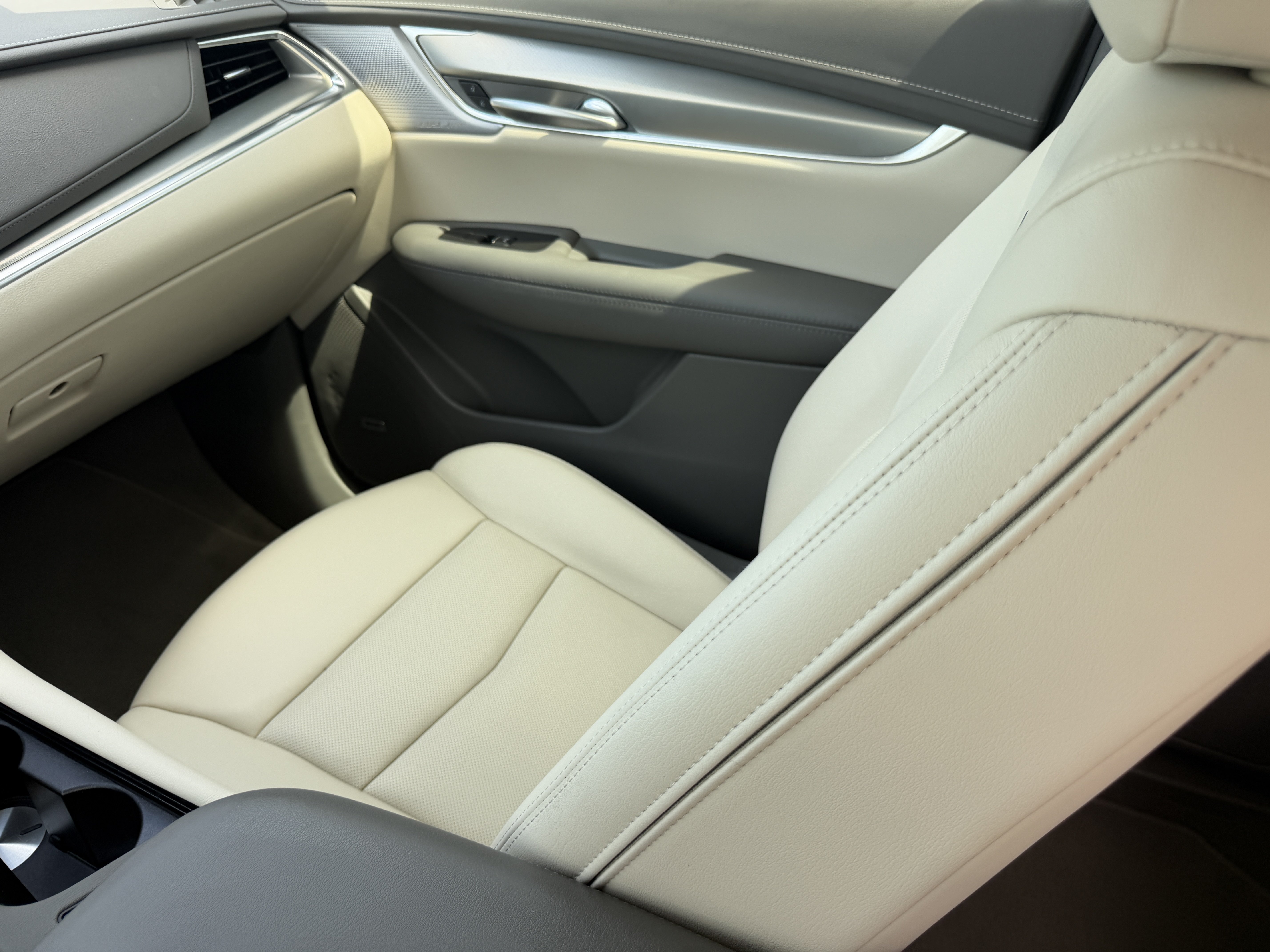 Certified 2024 Cadillac XT5 Premium Luxury FWD image 13