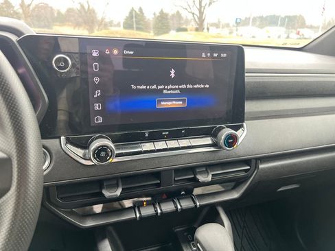 Used 2024 Chevrolet Colorado W/T image 15