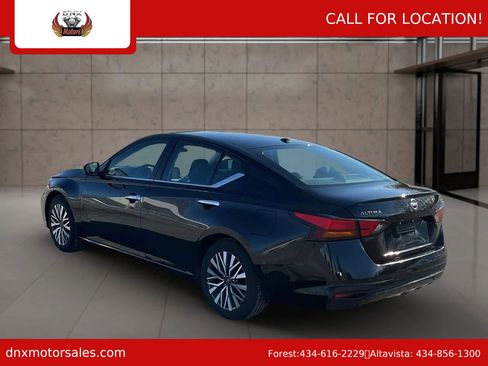 Used 2024 Nissan Altima 2.5 SV image 3