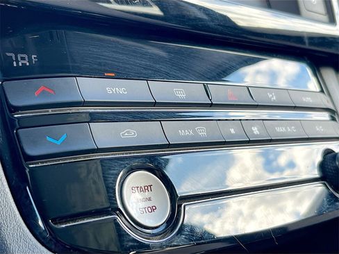 Used 2017 Jaguar F-PACE Premium image 16