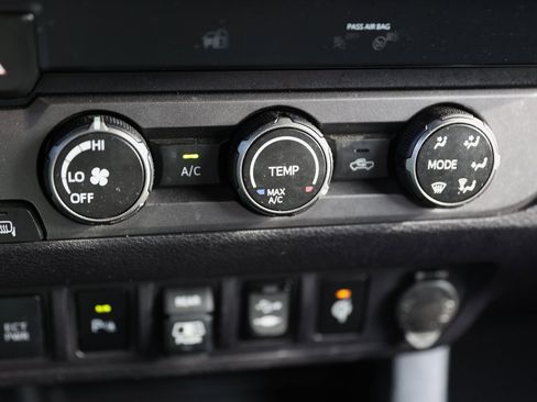 Used 2019 Toyota Tacoma TRD Sport image 26