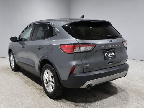 Used 2022 Ford Escape SE image 4
