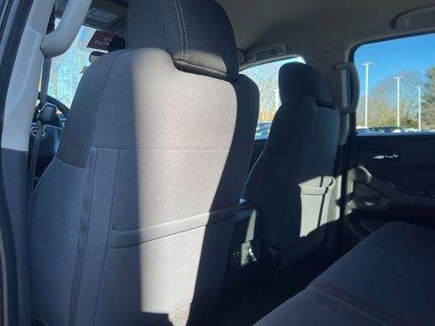 Used 2022 Nissan Frontier SV image 19