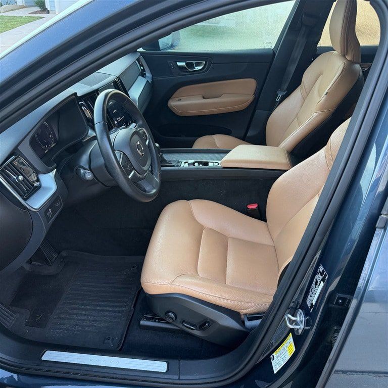 Used 2020 Volvo XC60 T6 Momentum w/ Protection Package Premier AWD/4WD image 4