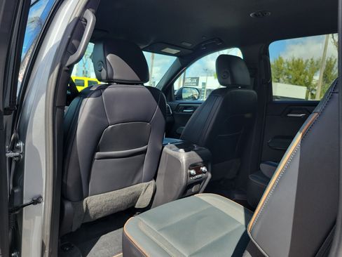 Used 2024 GMC Acadia AT4 w/ Luxury Package image 13