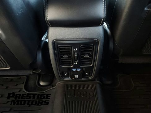 Used 2015 Jeep Grand Cherokee SRT w/ Luxury Group II AWD/4WD image 22