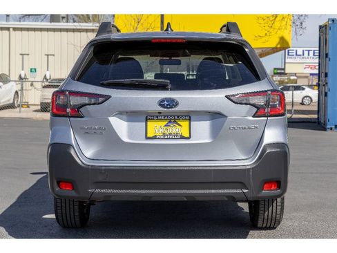 Used 2023 Subaru Outback Premium image 4