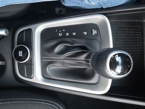 Used 2024 Hyundai Venue SEL image 25