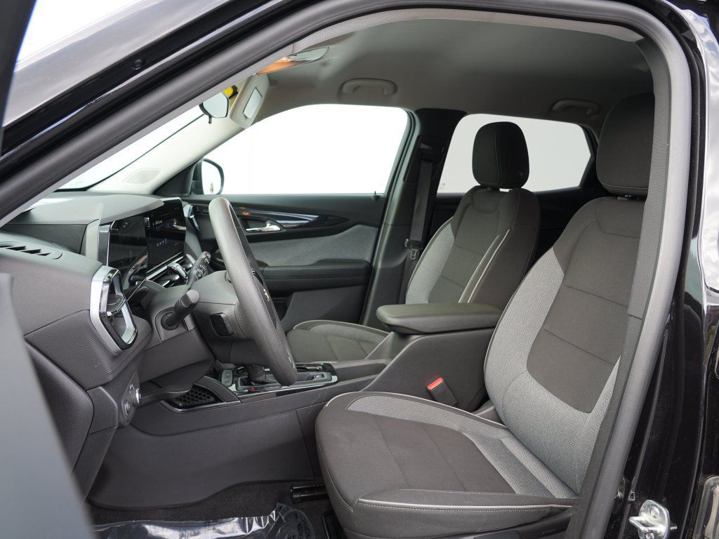 Certified 2024 Chevrolet TrailBlazer LT w/ Driver Confidence Package FWD image 12