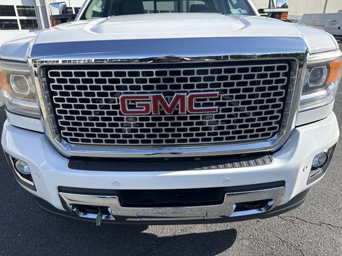 Used 2016 GMC Sierra 2500 Denali w/ Duramax Plus Package AWD/4WD image 8