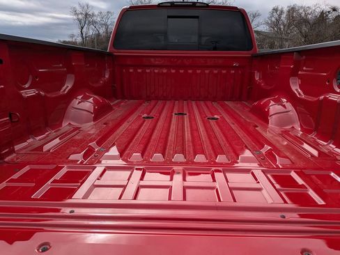 Used 2024 Nissan Titan SV w/ SV Convenience Package image 18