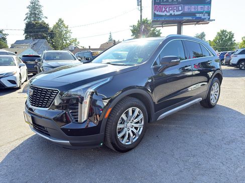 Used 2023 Cadillac XT4 Premium Luxury AWD/4WD image 2