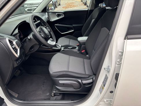 Used 2025 Kia Soul LX w/ LX Technology Package FWD image 28