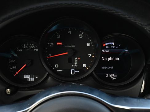 Used 2018 Porsche Macan image 11