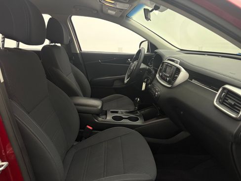 Used 2017 Kia Sorento FWD image 31