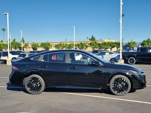 New 2026 Nissan Sentra SR w/ Floor Mat Package FWD image 8