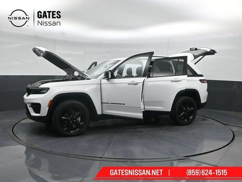 Used 2023 Jeep Grand Cherokee Altitude AWD/4WD image 53