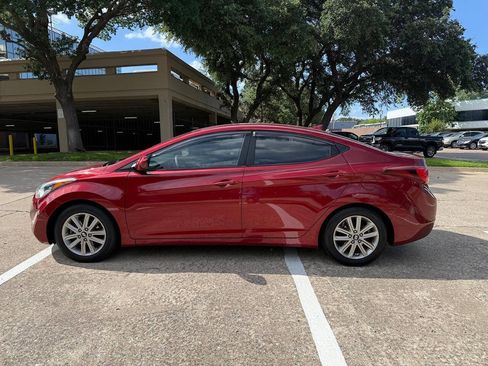 Used 2014 Hyundai Elantra SE w/ Option Group 02 FWD image 3