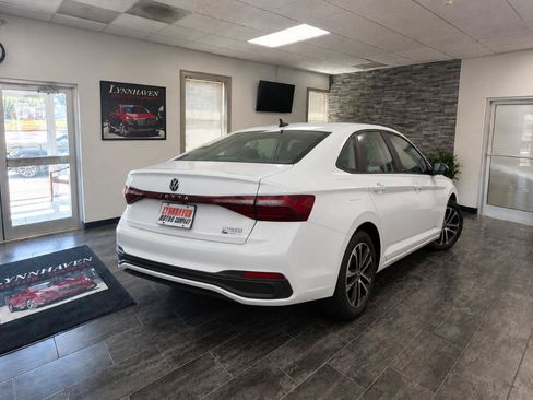 Used 2025 Volkswagen Jetta Sport FWD image 3