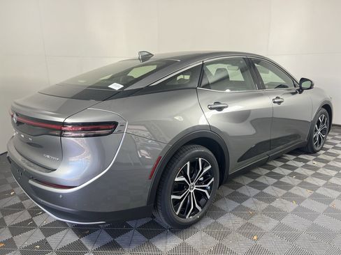 Used 2023 Toyota Crown Limited image 4