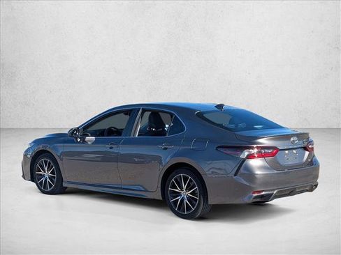 Used 2021 Toyota Camry SE image 7