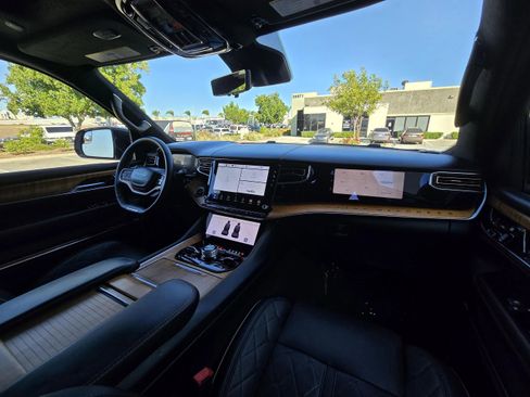 Used 2024 Jeep Grand Wagoneer L Series III image 39