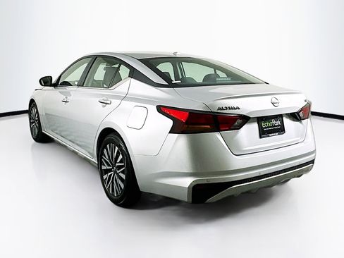 Used 2024 Nissan Altima 2.5 SV image 5