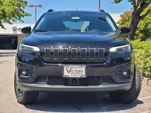 Used 2022 Jeep Cherokee Latitude AWD/4WD image 2