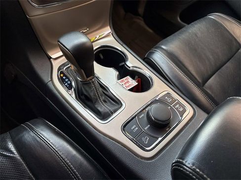 Used 2017 Jeep Grand Cherokee Overland image 26
