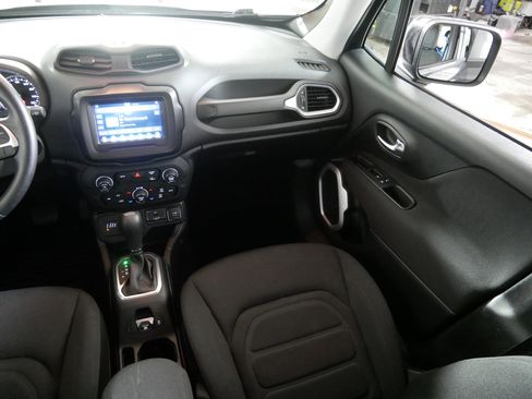 Used 2021 Jeep Renegade Latitude w/ Convenience Group image 11