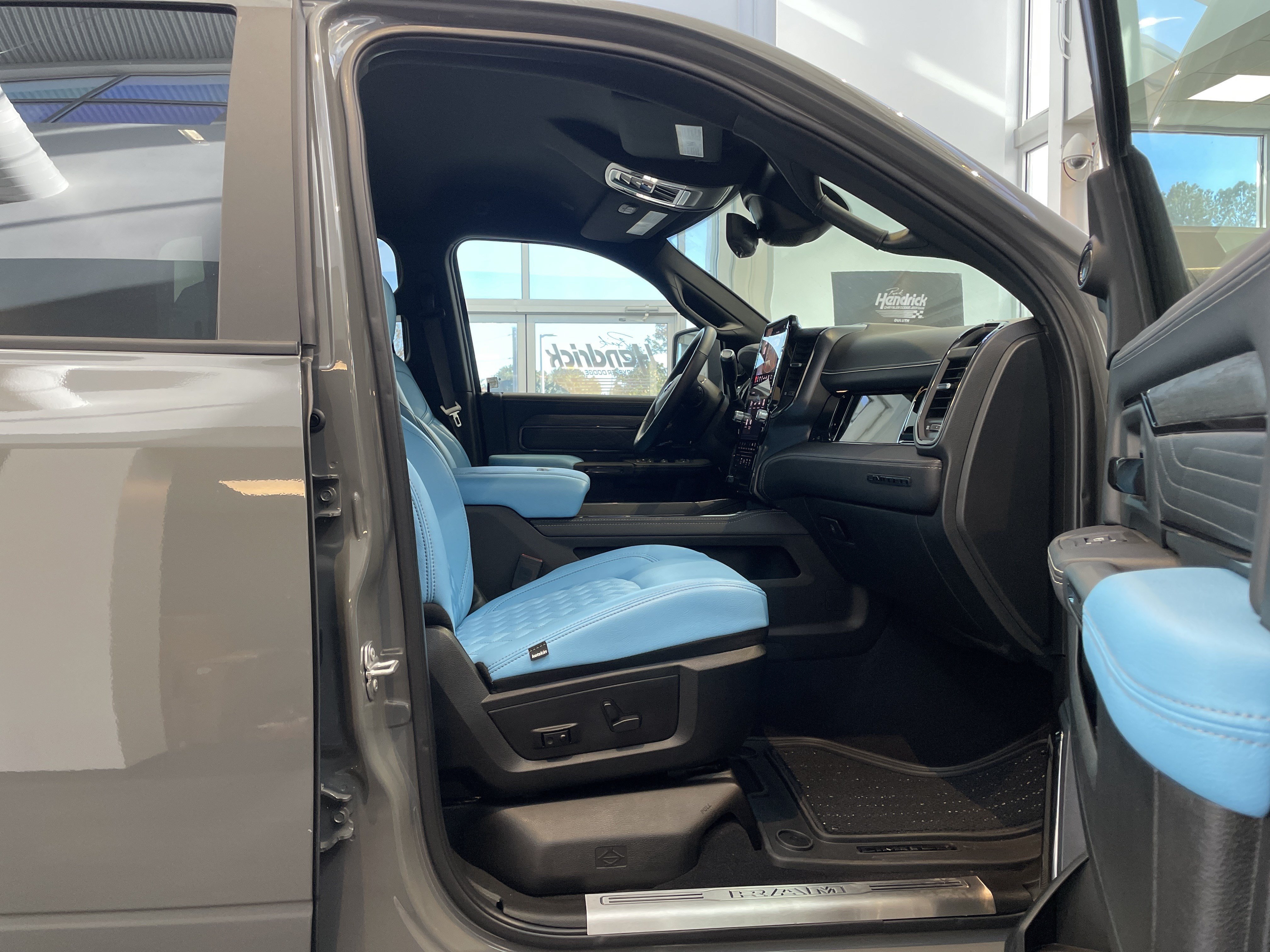 Used 2026 RAM 2500 Limited AWD/4WD image 38