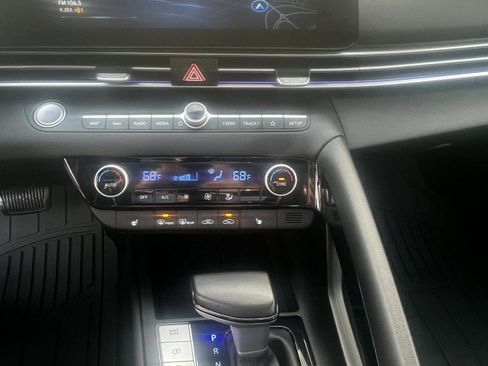 Used 2024 Hyundai Elantra Limited image 15