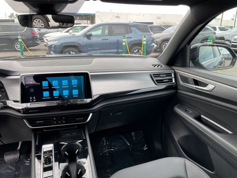 Used 2025 Volkswagen Atlas Cross Sport SE image 38