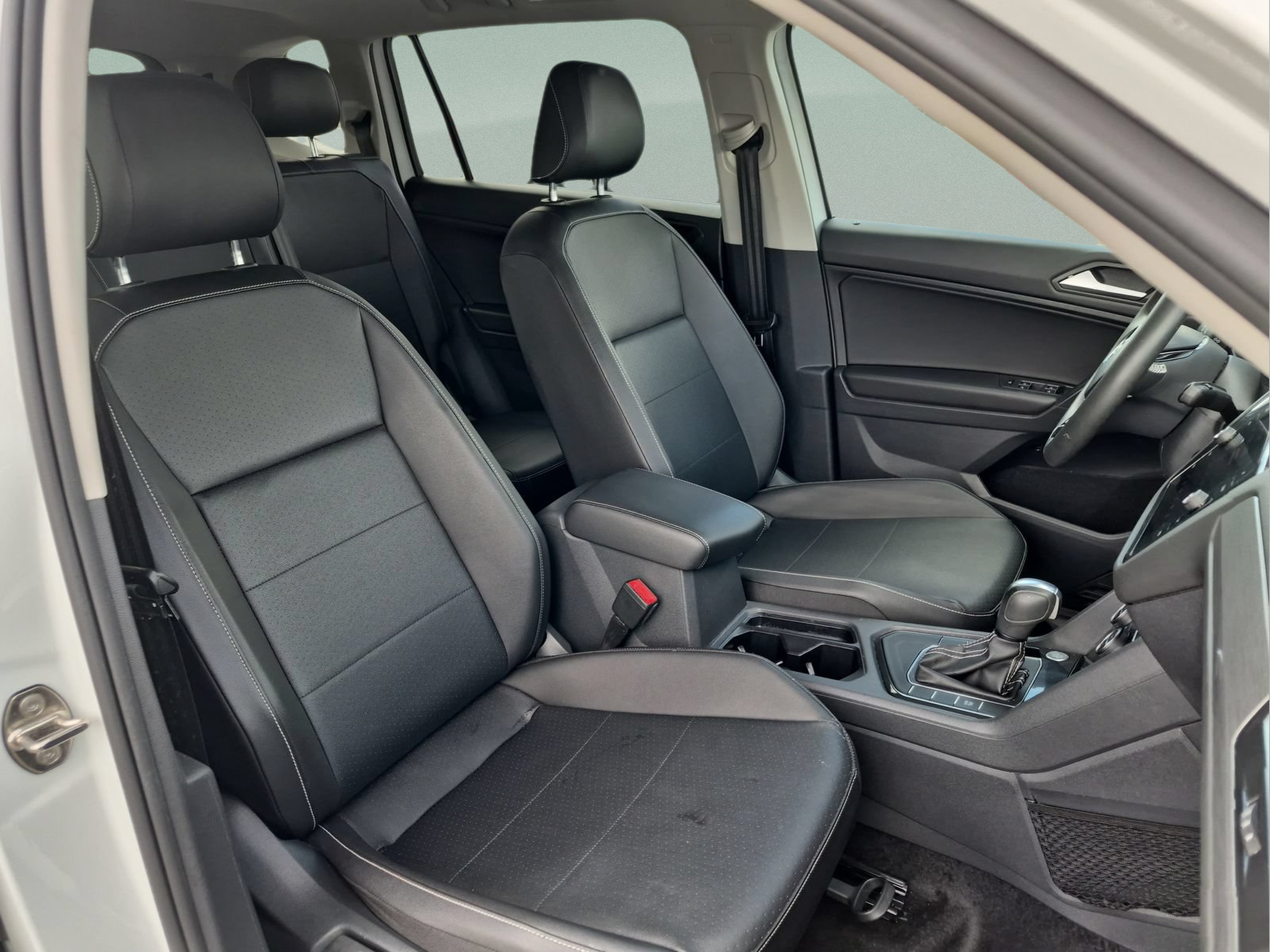 Used 2021 Volkswagen Tiguan SE w/ Panoramic Sunroof Package FWD image 19
