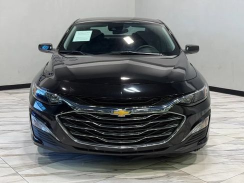 Used 2025 Chevrolet Malibu LT FWD image 3