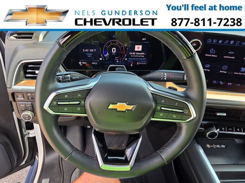 Certified 2025 Chevrolet Suburban High Country AWD/4WD image 30