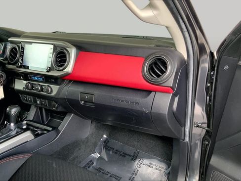 Used 2022 Toyota Tacoma SR5 w/ Technology Package RWD image 19