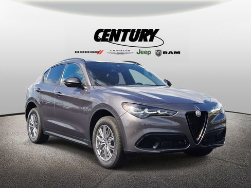 Used 2024 Alfa Romeo Stelvio Sprint image 1