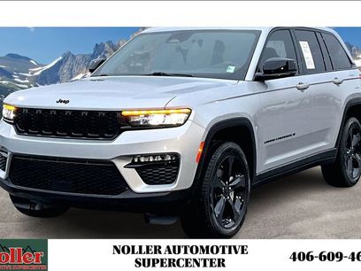 Used 2025 Jeep Grand Cherokee Limited w/ Black Appearance Package