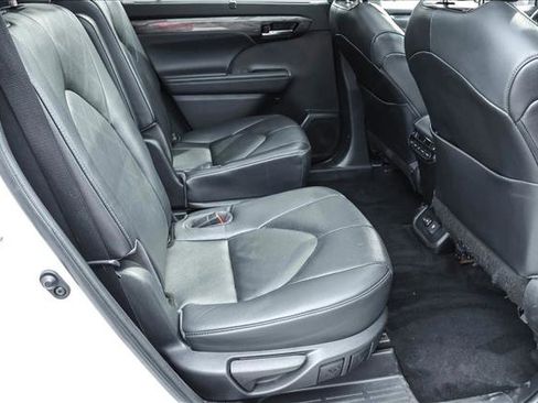 Used 2022 Toyota Highlander Platinum AWD/4WD image 25