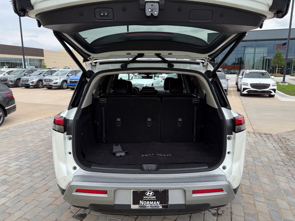 Used 2023 Nissan Pathfinder SL w/ Lighting Package (N92) FWD image 21