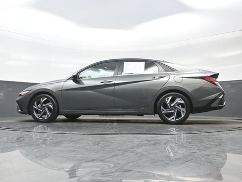 Certified 2025 Hyundai Elantra Limited image 28
