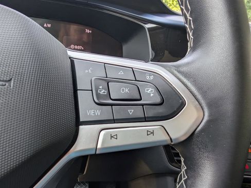 Certified 2024 Volkswagen Taos SE w/ Panoramic Sunroof Package image 32