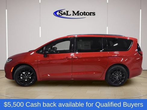 New 2026 Chrysler Pacifica Select w/ S Appearance Package FWD image 4
