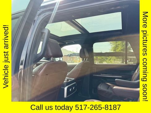 Used 2023 Ford Expedition Limited AWD/4WD image 3
