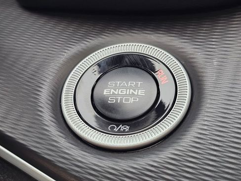 New 2025 Jeep Grand Cherokee Altitude image 21