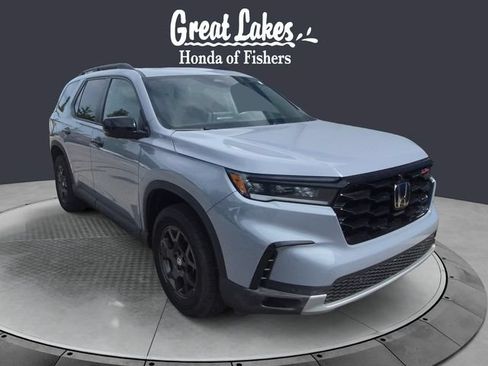 Used 2025 Honda Pilot TrailSport image 7