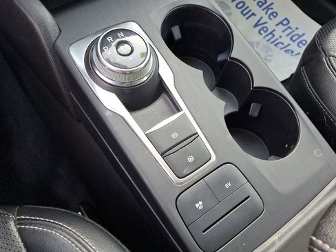 Used 2022 Ford Escape SEL image 16