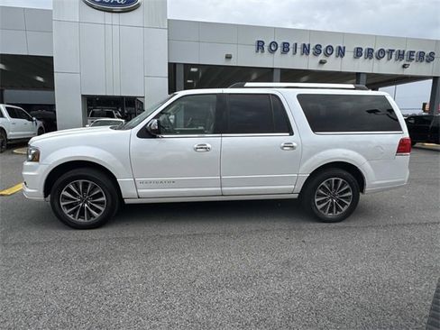 Used 2017 Lincoln Navigator L Select image 8